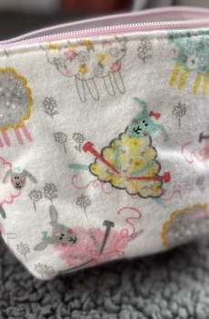 Knitting sheep small pouch