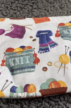 Knitwear small pouch